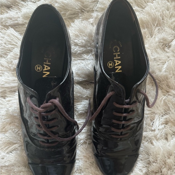 Oxblood patent leather pearl encrusted Chanel lace up oxfords - Picture 1 of 4